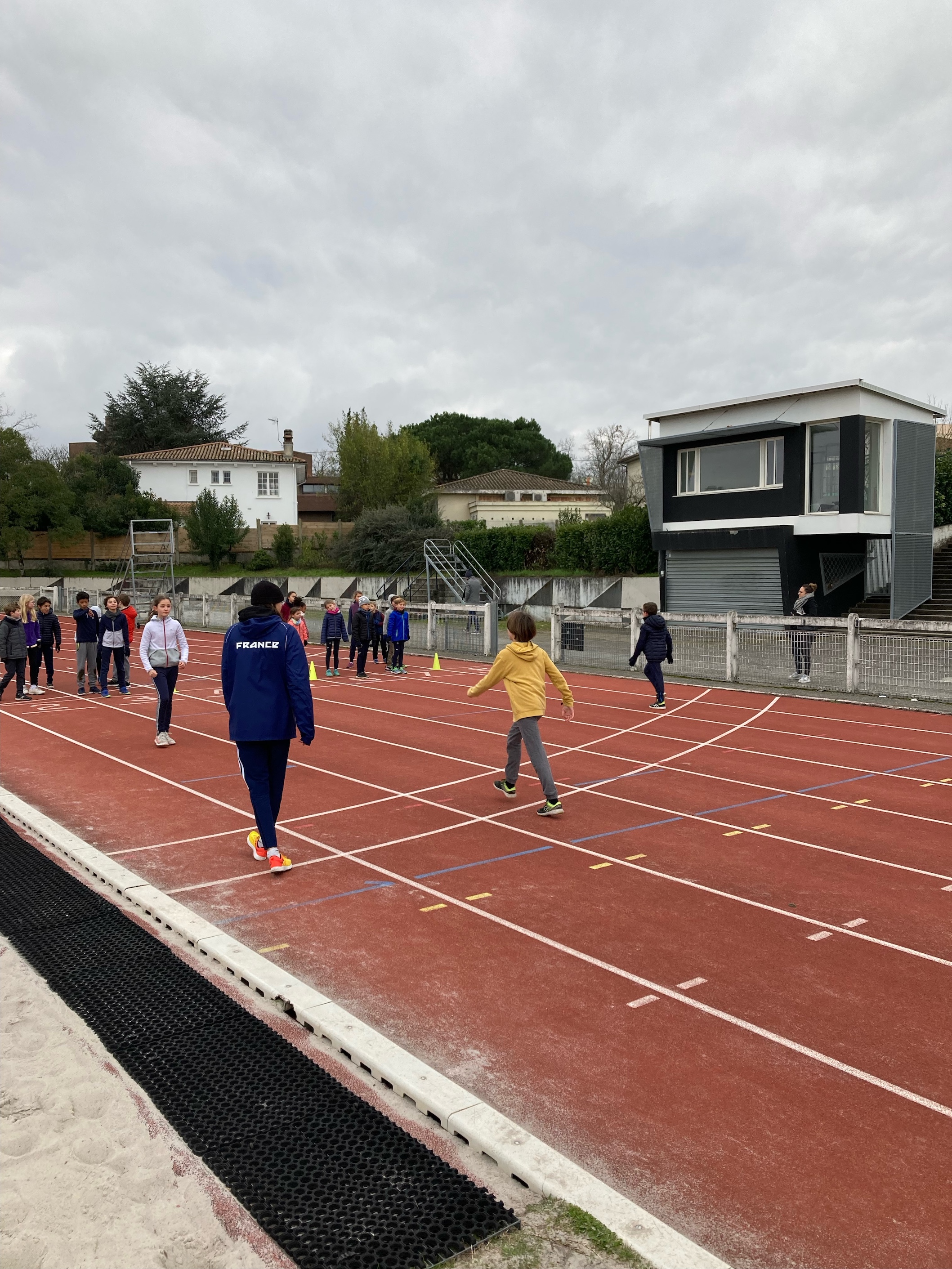 athlètes école d'athlé testent marche