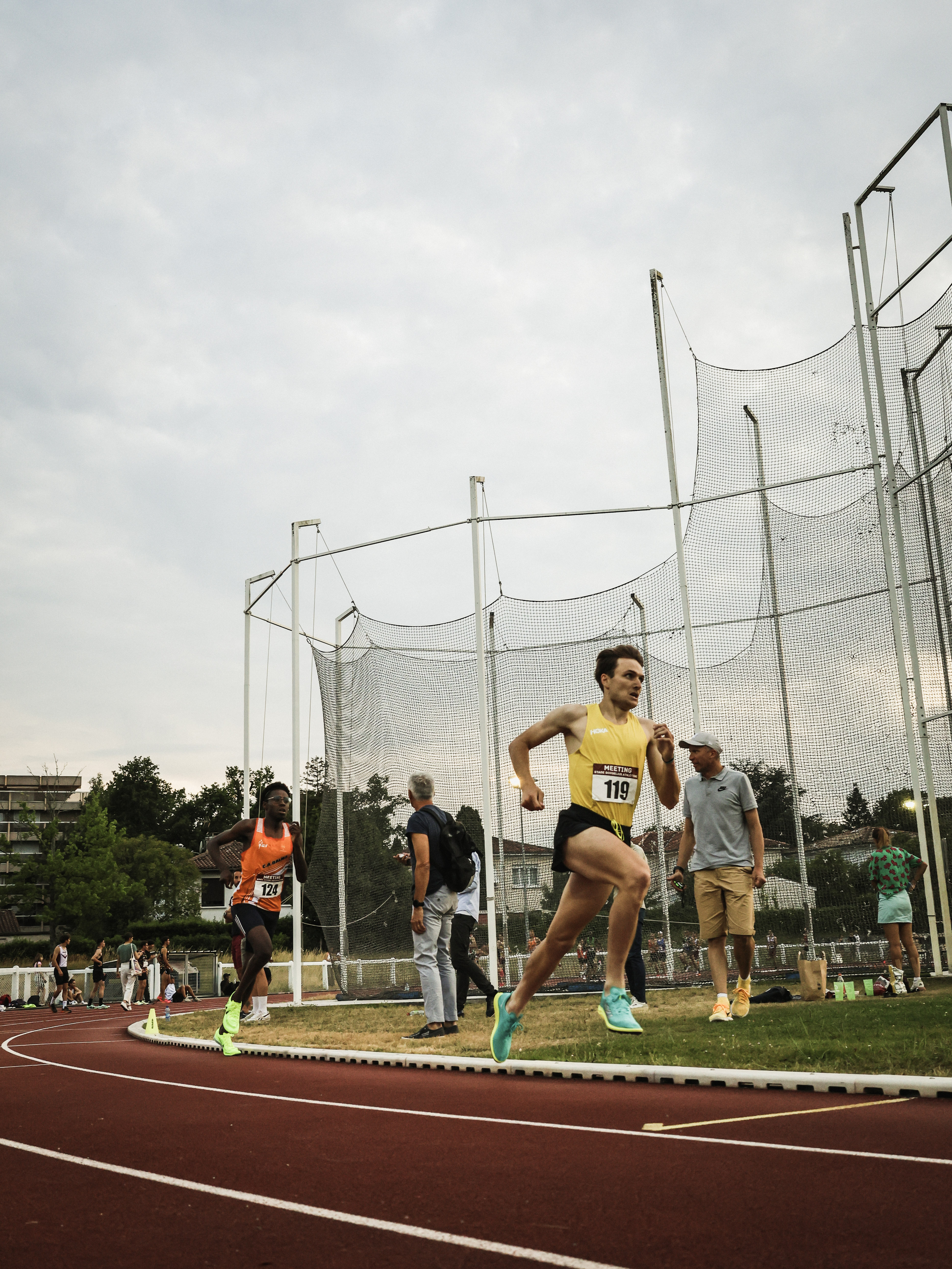 athlètes au meeting du Stade Bordelais Athlétisme