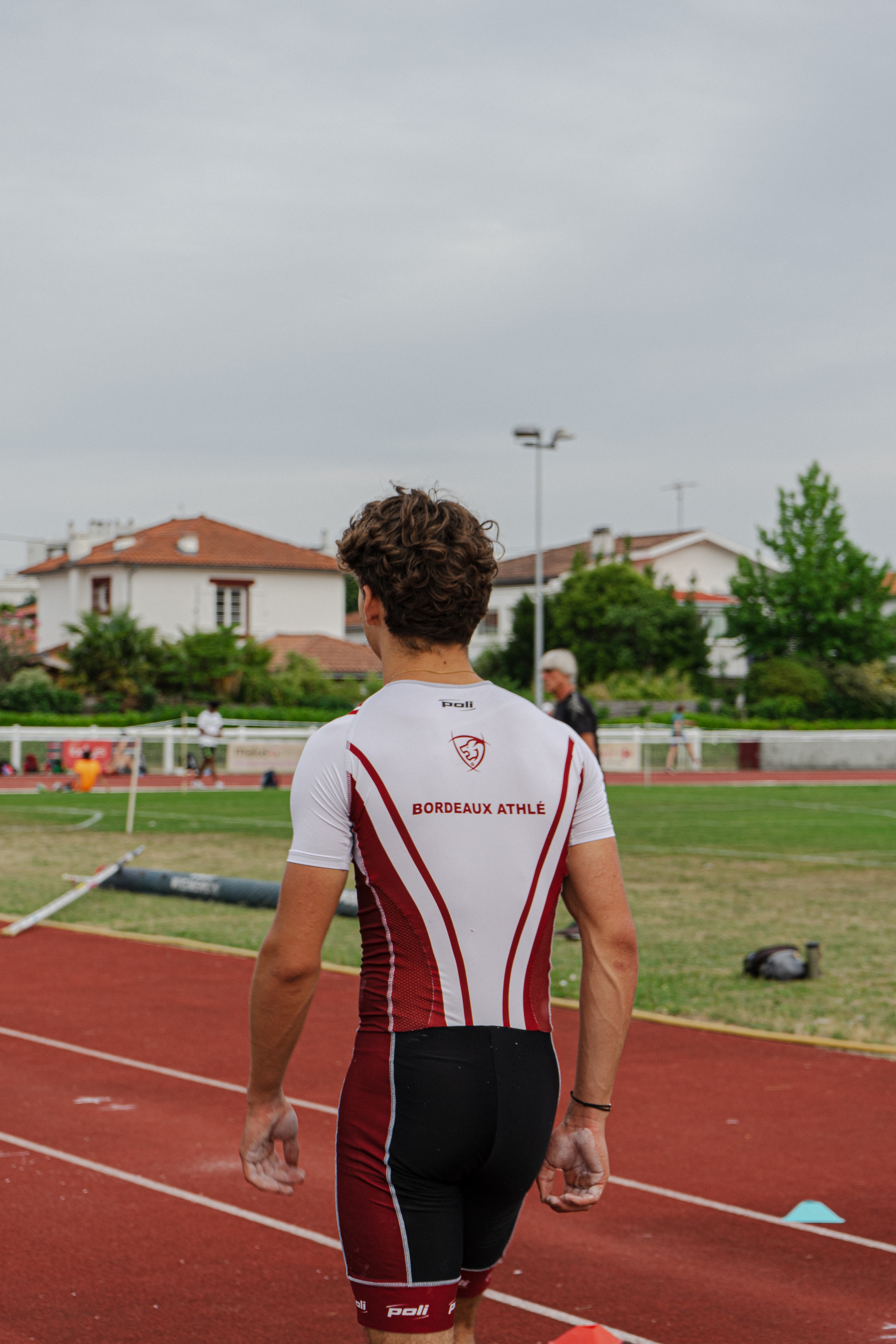 perchiste Bordeaux Athlé au meeting du club