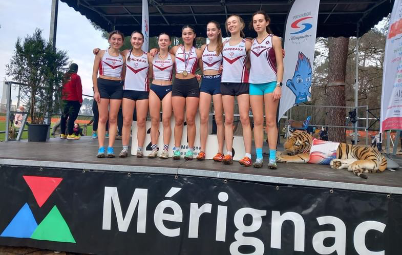 Emilie FIERLA sur le podium aux championnats de gironde de cross