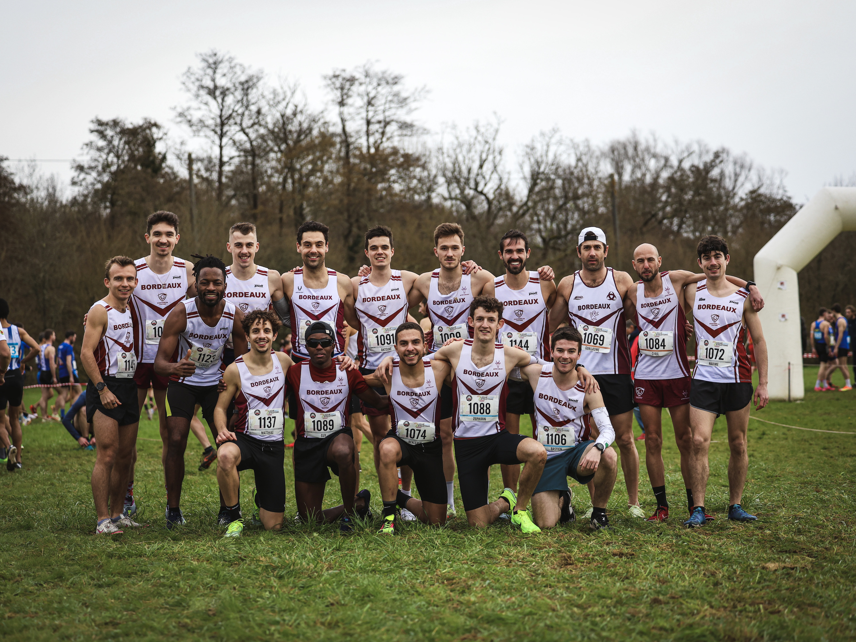 Athlètes du Stade Bordelais Athlétisme sur le cross long masculin
